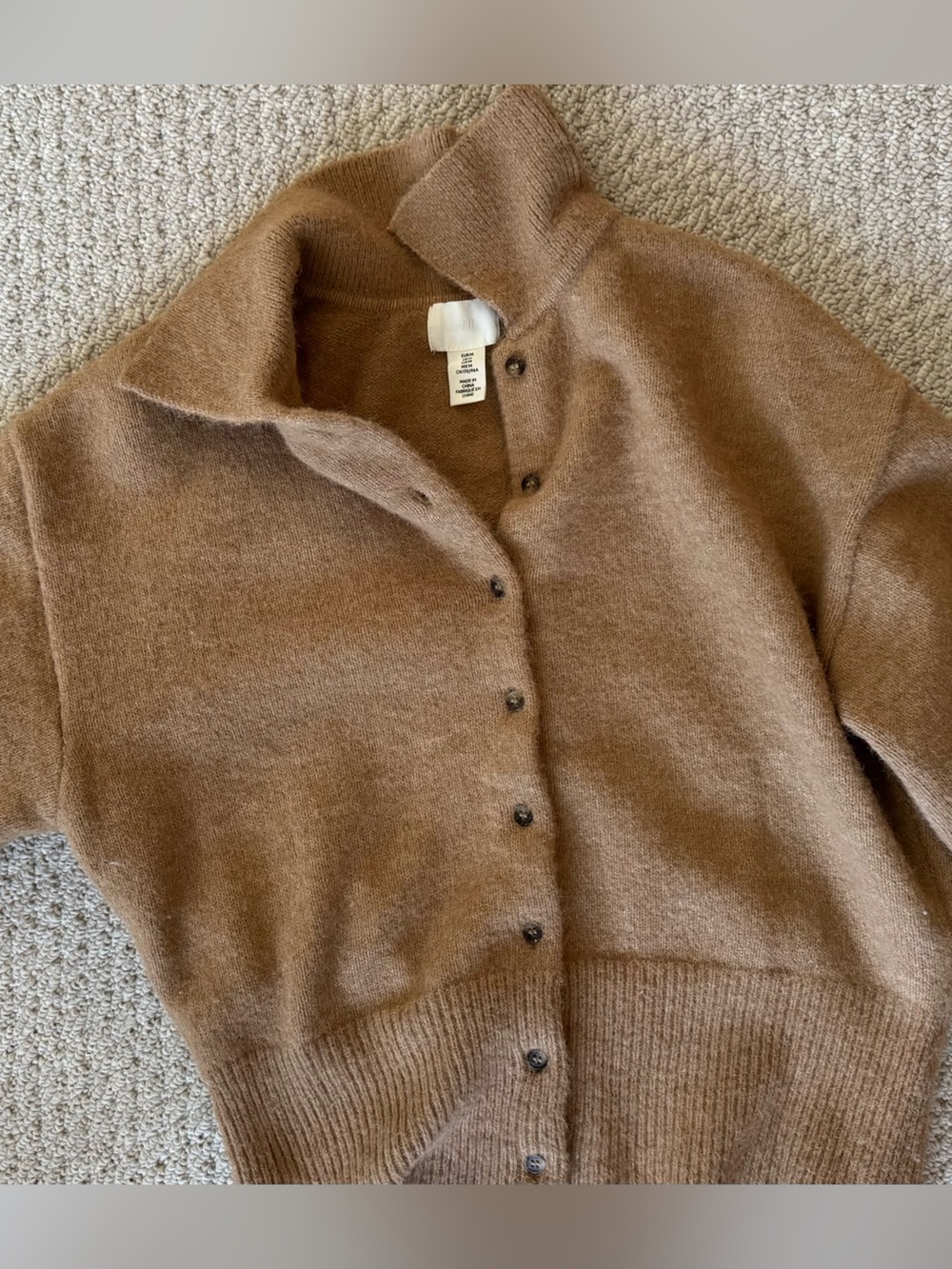 H&M - Camel Cropped Button-Up Cardigan with Collar - Picture 2 of 2